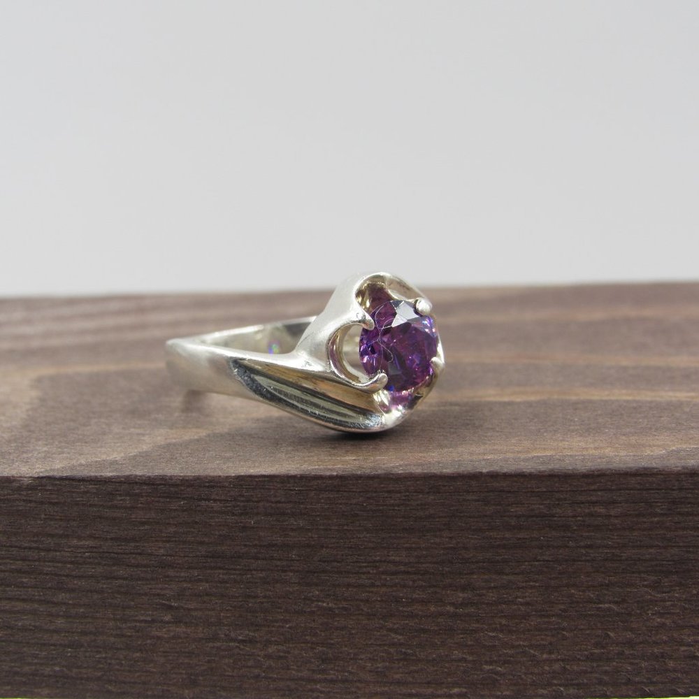 Size 6 Sterling Unique Purple CZ Diamond Band Ring - Picture 3 of 8